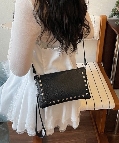 mebole(メボレ)の「studded square shoulder bag(ショルダーバッグ・レディース・アイボリー/シルバー/ブラウン/ブラック・FREE)」の8枚目の写真