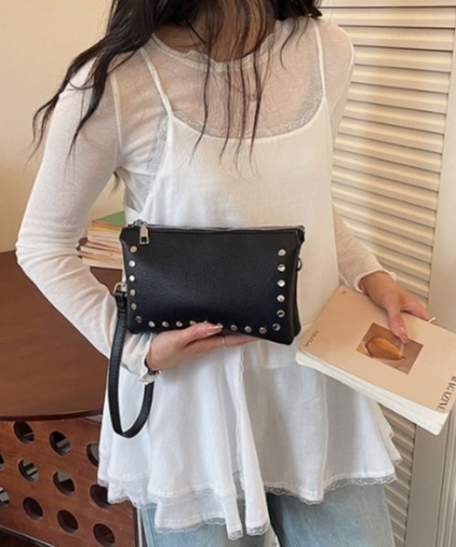 mebole(メボレ)の「studded square shoulder bag(ショルダーバッグ・レディース・アイボリー/シルバー/ブラウン/ブラック・FREE)」の9枚目の写真