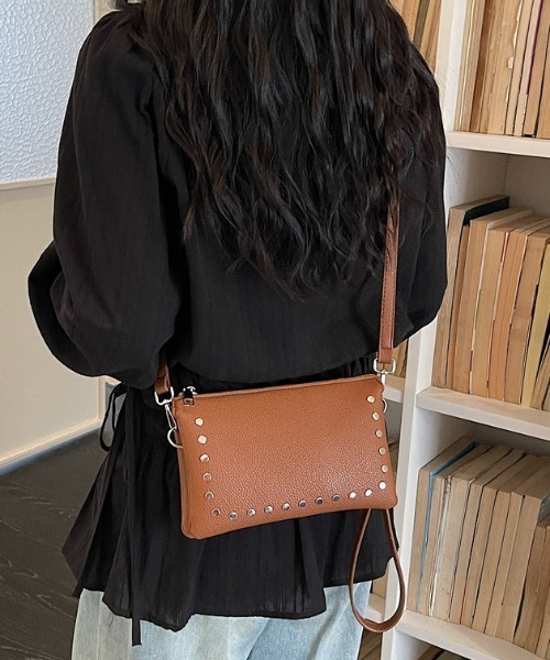 mebole(メボレ)の「studded square shoulder bag(ショルダーバッグ・レディース・アイボリー/シルバー/ブラウン/ブラック・FREE)」の10枚目の写真