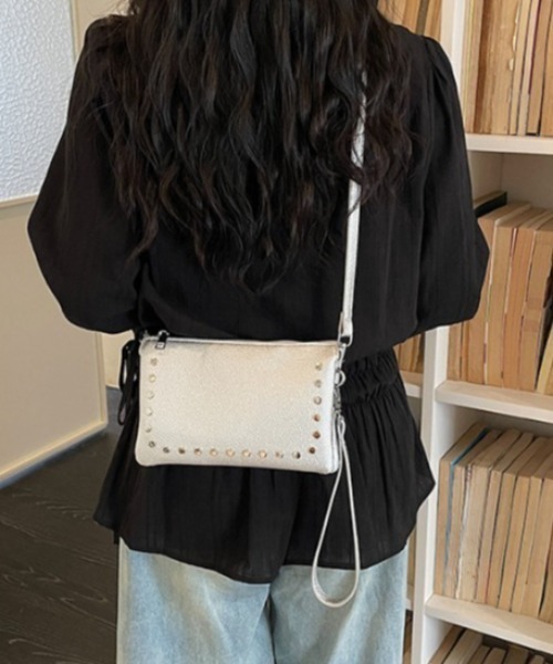 mebole(メボレ)の「studded square shoulder bag(ショルダーバッグ・レディース・アイボリー/シルバー/ブラウン/ブラック・FREE)」の12枚目の写真