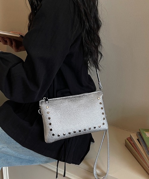 mebole(メボレ)の「studded square shoulder bag(ショルダーバッグ・レディース・アイボリー/シルバー/ブラウン/ブラック・FREE)」の13枚目の写真