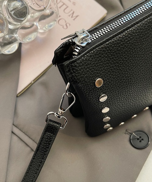 mebole(メボレ)の「studded square shoulder bag(ショルダーバッグ・レディース・アイボリー/シルバー/ブラウン/ブラック・FREE)」の16枚目の写真