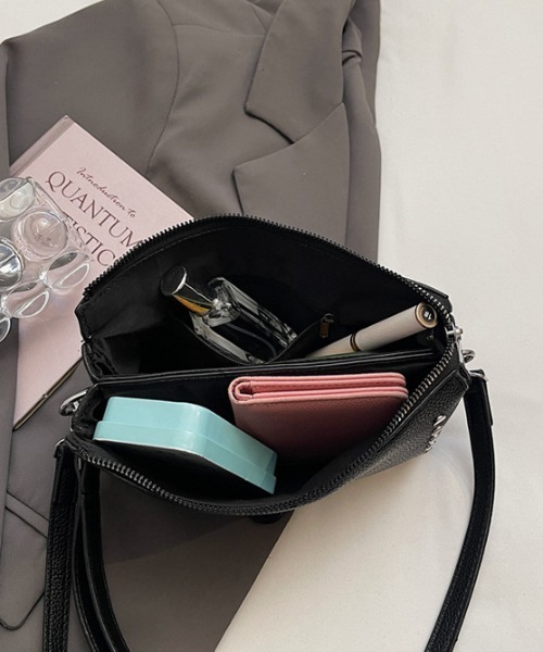 mebole(メボレ)の「studded square shoulder bag(ショルダーバッグ・レディース・アイボリー/シルバー/ブラウン/ブラック・FREE)」の17枚目の写真