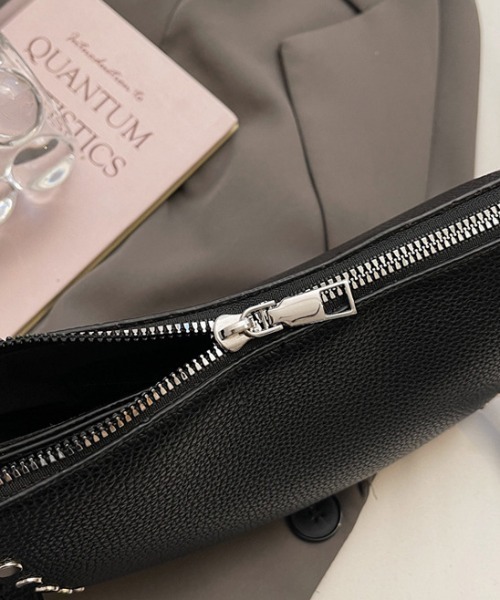 mebole(メボレ)の「studded square shoulder bag(ショルダーバッグ・レディース・アイボリー/シルバー/ブラウン/ブラック・FREE)」の18枚目の写真