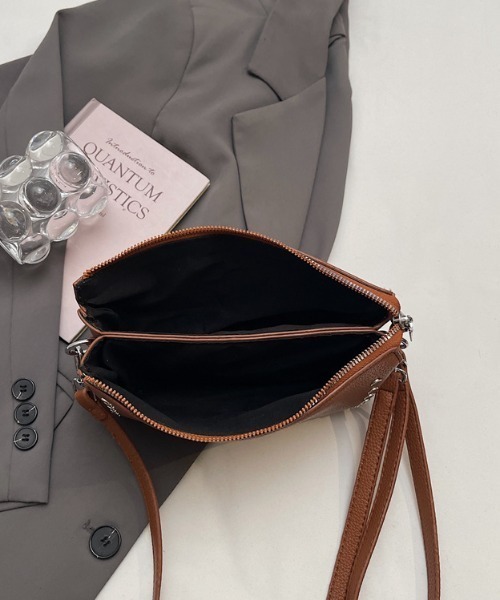 mebole(メボレ)の「studded square shoulder bag(ショルダーバッグ・レディース・アイボリー/シルバー/ブラウン/ブラック・FREE)」の19枚目の写真
