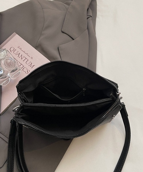 mebole(メボレ)の「studded square shoulder bag(ショルダーバッグ・レディース・アイボリー/シルバー/ブラウン/ブラック・FREE)」の20枚目の写真