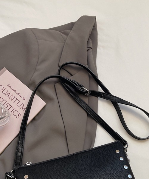 mebole(メボレ)の「studded square shoulder bag(ショルダーバッグ・レディース・アイボリー/シルバー/ブラウン/ブラック・FREE)」の21枚目の写真