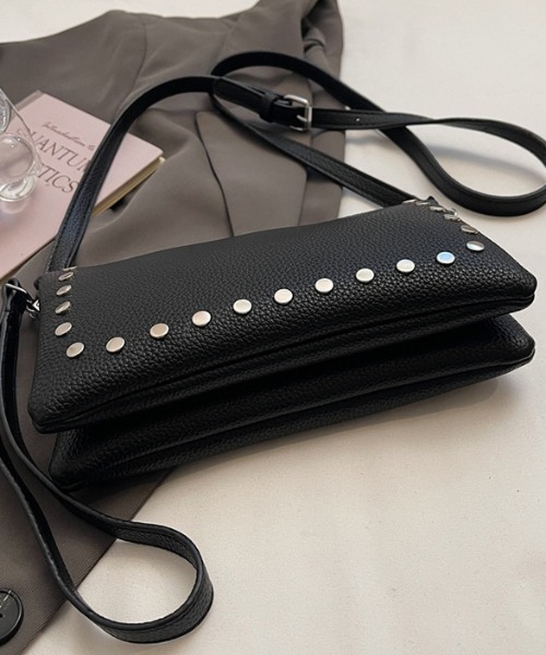 mebole(メボレ)の「studded square shoulder bag(ショルダーバッグ・レディース・アイボリー/シルバー/ブラウン/ブラック・FREE)」の22枚目の写真