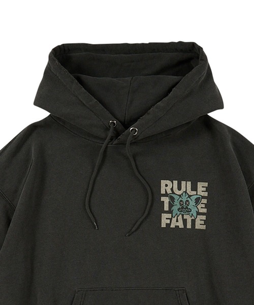 RULE THE FATE(ルールザフェイト)の「RTF HANGDOG SWEAT HOODIE/ハングドッグスウェットフーディー(パーカー・メンズ・ベージュ/ブラック・1/2)」の4枚目の写真