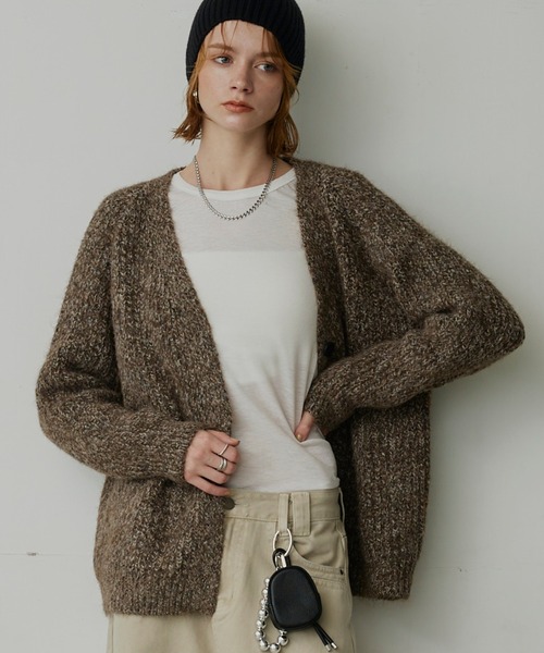 uchi.(ウチ)の「ミックスヤーンVネックオーバーニットカーディガン(ニット/セーター・レディース・ブラウン/ブルー/グレー・FREE)」の5枚目の写真