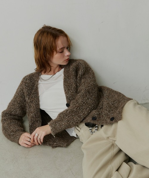 uchi.(ウチ)の「ミックスヤーンVネックオーバーニットカーディガン(ニット/セーター・レディース・ブラウン/ブルー/グレー・FREE)」の12枚目の写真