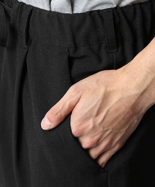 JOURNAL STANDARD（ジャーナルスタンダード）の「TR 1Pイージーワイドパンツ#（その他パンツ・メンズ・ブラック/グリーン系その他/グレー/ネイビー・LARGE/SMALL/MEDIUM）」の16枚目の写真