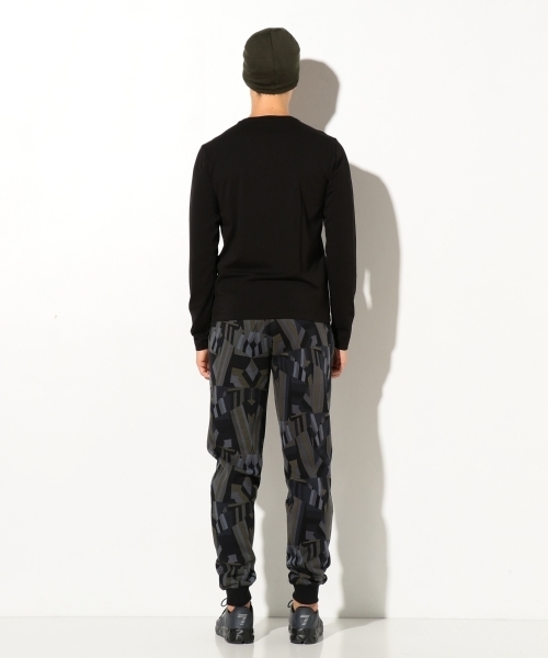 EMPORIO ARMANI EA7（エンポリオアルマーニイーエーセブン）の「【エンポリオ アルマーニ EA7】フロントロゴ ロングスリーブTシャツ（Tシャツ/カットソー・メンズ・ブラック/ホワイト・MEDIUM/SMALL/X-SMALL/XX-SMALL/LARGE）」の4枚目の写真