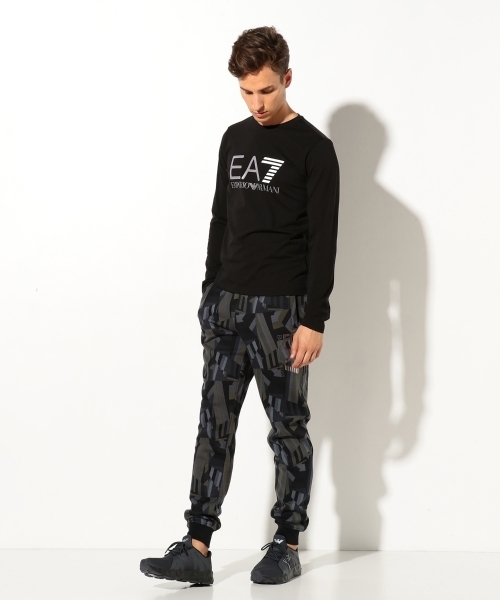 EMPORIO ARMANI EA7（エンポリオアルマーニイーエーセブン）の「【エンポリオ アルマーニ EA7】フロントロゴ ロングスリーブTシャツ（Tシャツ/カットソー・メンズ・ブラック/ホワイト・MEDIUM/SMALL/X-SMALL/XX-SMALL/LARGE）」の9枚目の写真