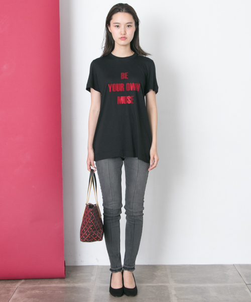 BY MALENE BIRGER（バイマレーネビルガー）の「BY MALENE BIRGER T-SHIRT（Tシャツ/カットソー・レディース・ブラック/レッド系その他/ホワイト・SMALL/X-SMALL）」の11枚目の写真