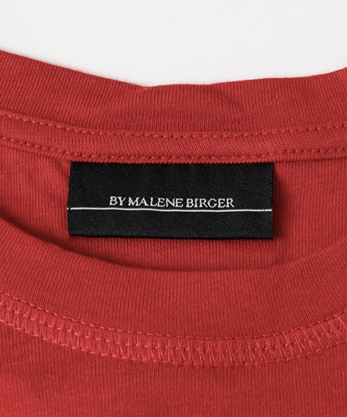 BY MALENE BIRGER（バイマレーネビルガー）の「BY MALENE BIRGER T-SHIRT（Tシャツ/カットソー・レディース・ブラック/レッド系その他/ホワイト・SMALL/X-SMALL）」の21枚目の写真