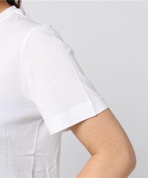 BY MALENE BIRGER（バイマレーネビルガー）の「BY MALENE BIRGER T-SHIRT（Tシャツ/カットソー・レディース・ブラック/レッド系その他/ホワイト・SMALL/X-SMALL）」の8枚目の写真