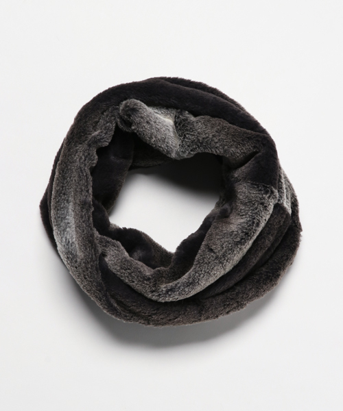 VENCEEXCHANGE（ヴァンスエクスチェンジ）の「グラデフェイクファースヌード（ストール/ショール・レディース・ダークブルー/ベージュ/ブラック・FREE）」の2枚目の写真