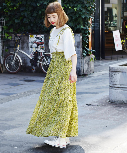 w closet(ダブルクローゼット)の「小花柄パイピングティアードスカート(スカート・レディース・オフホワイト/グリーン系その他/ネイビー・FREE)」の3枚目の写真