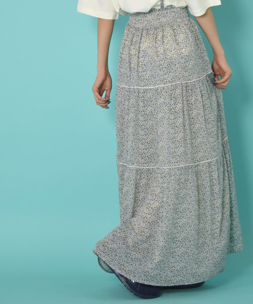 w closet(ダブルクローゼット)の「小花柄パイピングティアードスカート(スカート・レディース・オフホワイト/グリーン系その他/ネイビー・FREE)」の5枚目の写真