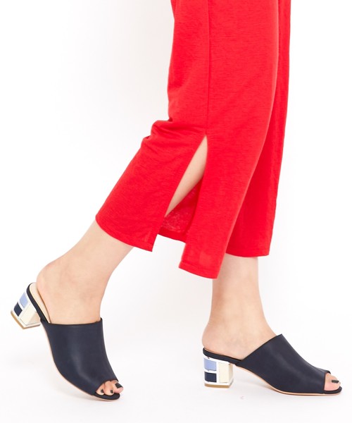 Realta（レアルタ）の「Realta(レアルタ) ブロックヒールのオープントゥミュールサンダル（サンダル・レディース・ホワイト/ブラック/ベージュ/ネイビー・M/L/LL/S）」の4枚目の写真