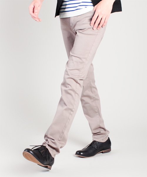 NANO universe（ナノユニバース）の「NU NARROW SKINNY チノ（チノパンツ・メンズ・ベージュ/オリーブ/イエロー/ピンク/ブルー/グレー/ブラック・SMALL/MEDIUM/LARGE/X-LARGE）」の17枚目の写真