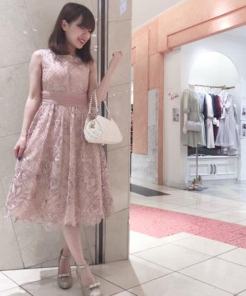Cupid Heart(キューピッドハート)の「【Cupid Heart】結婚式おすすめBAG♪パール持ち手フリルパーティーBAG(ハンドバッグ・レディース・ブラック/ベージュ・MEDIUM)」の7枚目の写真
