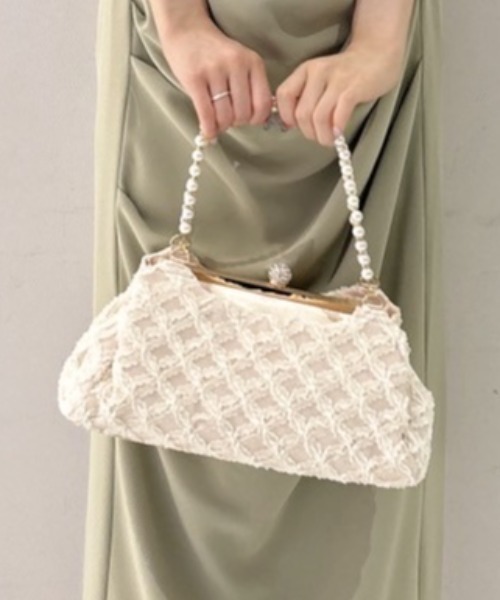 Cupid Heart(キューピッドハート)の「【Cupid Heart】結婚式おすすめBAG♪パール持ち手フリルパーティーBAG(ハンドバッグ・レディース・ブラック/ベージュ・MEDIUM)」の13枚目の写真