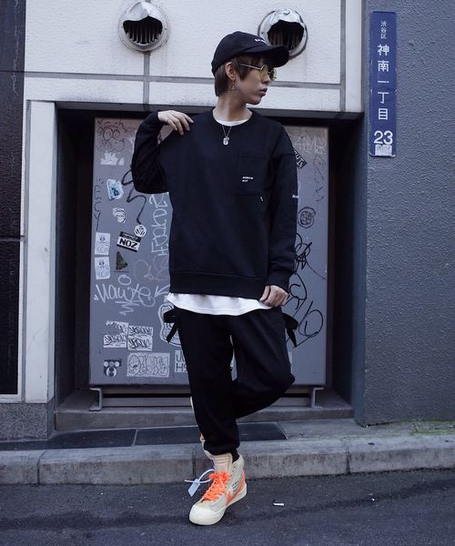 rovtski（ロフトスキー）の「【ビッグシルエット】ASSIST WORK CR SW POCKET（スウェット・レディース・ブラック/ベージュ・MEDIUM/LARGE）」の22枚目の写真