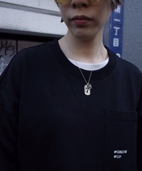 rovtski（ロフトスキー）の「【ビッグシルエット】ASSIST WORK CR SW POCKET（スウェット・レディース・ブラック/ベージュ・MEDIUM/LARGE）」の3枚目の写真