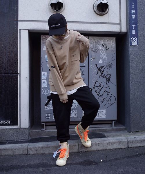 rovtski（ロフトスキー）の「【ビッグシルエット】ASSIST WORK CR SW POCKET（スウェット・レディース・ブラック/ベージュ・MEDIUM/LARGE）」の4枚目の写真