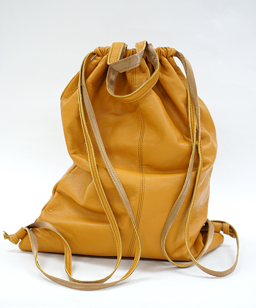 And A（アンドエー）の「レザーナップサック（バックパック/リュック・メンズ・ブラック/キャメル・FREE）」の7枚目の写真