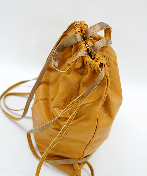 And A（アンドエー）の「レザーナップサック（バックパック/リュック・メンズ・ブラック/キャメル・FREE）」の9枚目の写真