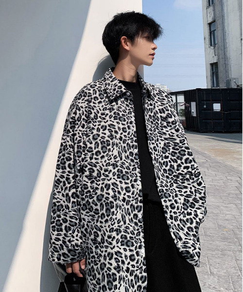 neos(ネオス)の「【neos -addictive design-】ビッグシルエット レオパード アニマル プリントシャツ(シャツ/ブラウス・メンズ・ホワイト/ライトブラウン・LARGE/X-LARGE/XX-LARGE/MEDIUM)」の2枚目の写真