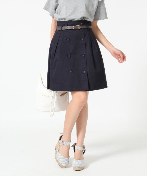 Heather(ヘザー)の「ベルトツキトレンチスカート 548043(スカート・レディース・アイボリー/ベージュ/ネイビー・SMALL/MEDIUM)」の3枚目の写真