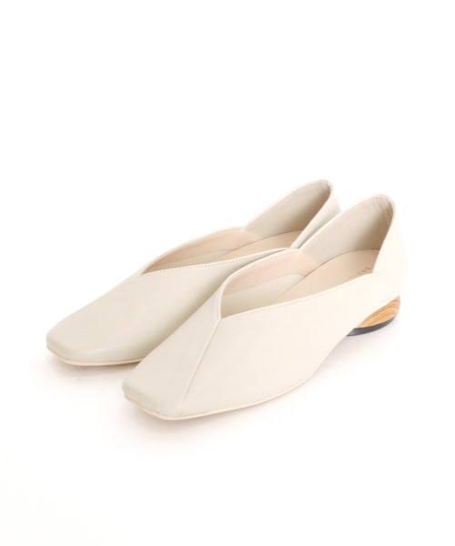 archives（アルシーヴ）の「変形ヒールアシメパンプス（パンプス・レディース・アイボリー/ブラック/ブラウン・MEDIUM/LARGE）」の2枚目の写真