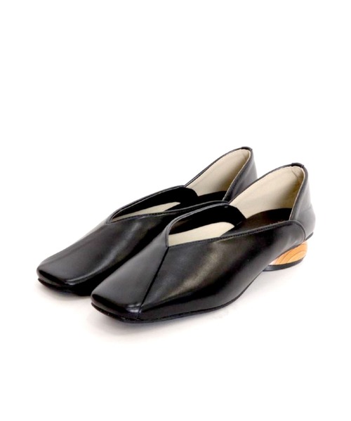 archives（アルシーヴ）の「変形ヒールアシメパンプス（パンプス・レディース・アイボリー/ブラック/ブラウン・MEDIUM/LARGE）」の3枚目の写真