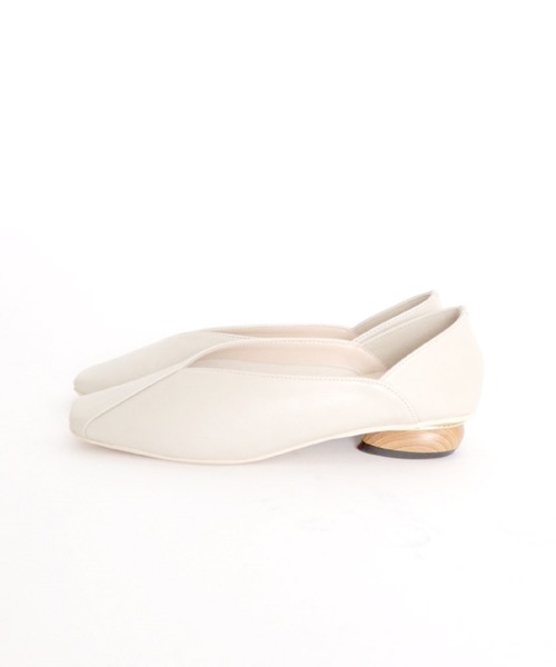 archives（アルシーヴ）の「変形ヒールアシメパンプス（パンプス・レディース・アイボリー/ブラック/ブラウン・MEDIUM/LARGE）」の4枚目の写真