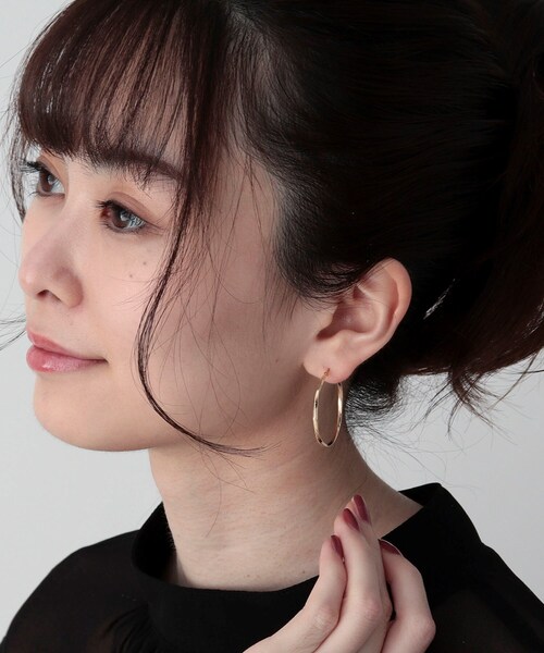 COCOSHNIK（ココシュニック）の「K10中空ひねり フープピアス大（ピアス（両耳用）・レディース・ホワイト系その他7・00）」の8枚目の写真