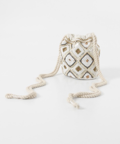 KBF（ケイビーエフ）の「ビーズ巾着BAG（ショルダーバッグ・レディース・ゴールド系その他・ONE）」の2枚目の写真