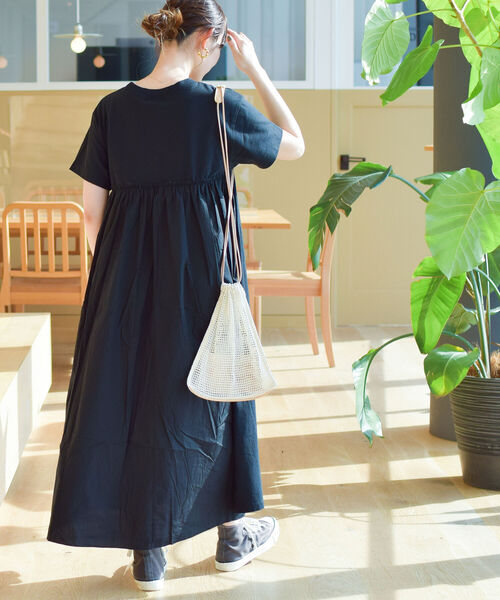 Ray BEAMS（レイビームス）の「Ray BEAMS / バック ギャザー キリカエ ワンピース（ワンピース・レディース・ブラック/ダークブラウン/ベージュ・ONE SIZE）」の6枚目の写真