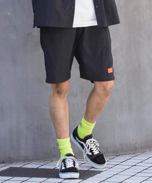 UNIVERSAL OVERALL(ユニバーサルオーバーオール)の「【UNIVERSAL OVERALL】PACKABLE SHORTS U2123602(その他パンツ・メンズ・ブラック/サックスブルー/ベージュ/パープル・MEDIUM/SMALL/LARGE)」の2枚目の写真