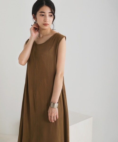 Bou Jeloud(ブージュルード)の「レーヨンクレープ2WAYフレアワンピース(ワンピース・レディース・ブラック/ブラウン/カーキ/ラベンダー・38)」の5枚目の写真