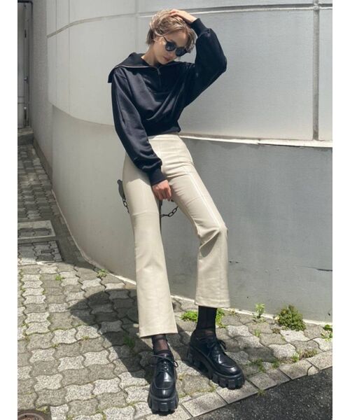 EMODA(エモダ)の「ワイドボリュームローファー(ローファー・レディース・アイボリー/ブラック・SMALL/MEDIUM/LARGE)」の5枚目の写真