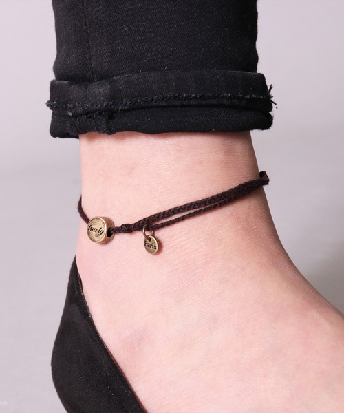 BAYBLO（ベイブロ）の「(BB)【ユニセックス】コットン 編み込み チャーム アンクレット（アンクレット・メンズ・ブラック/ベージュ/ブルー/レッド/ブラウン/グレー・FREE）」の3枚目の写真