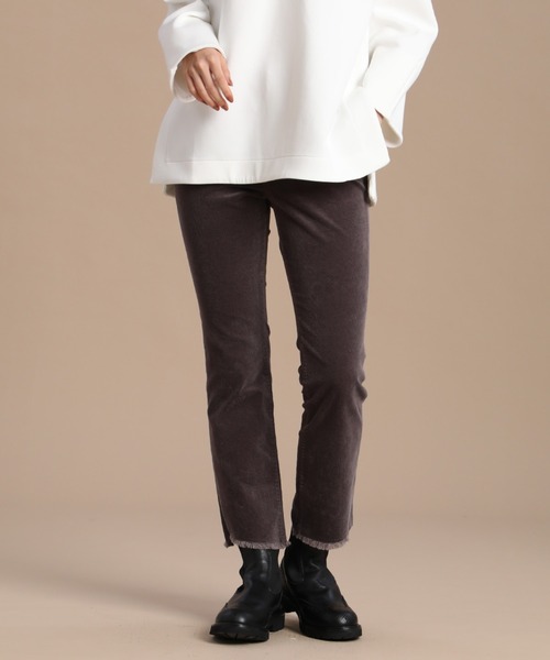 INED（イネド）の「細見えコーデュロイパンツ（その他パンツ・レディース・サンドグレー/アイボリー/ライトグレー・7号/11号/9号/5号）」の3枚目の写真