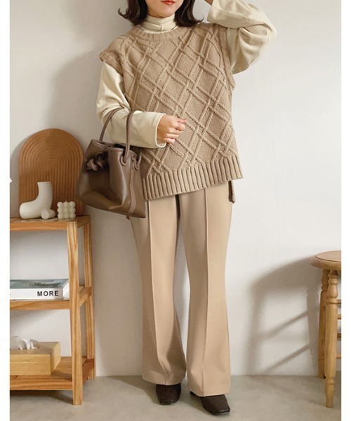 GeeRA（ジーラ）の「センターピンタックフレアーパンツ（その他パンツ・レディース・モカ/アイボリー・LARGE/SMALL/MEDIUM）」の10枚目の写真