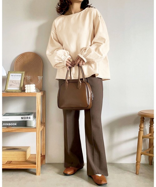 GeeRA（ジーラ）の「センターピンタックフレアーパンツ（その他パンツ・レディース・モカ/アイボリー・LARGE/SMALL/MEDIUM）」の19枚目の写真