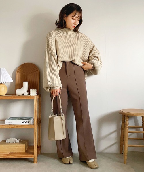 GeeRA（ジーラ）の「センターピンタックフレアーパンツ（その他パンツ・レディース・モカ/アイボリー・LARGE/SMALL/MEDIUM）」の18枚目の写真