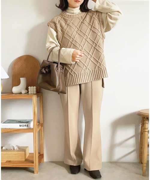 GeeRA（ジーラ）の「センターピンタックフレアーパンツ（その他パンツ・レディース・モカ/アイボリー・LARGE/SMALL/MEDIUM）」の21枚目の写真